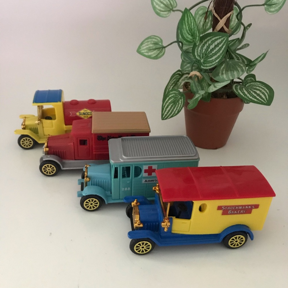 Reader's Digest Classic Trucks Set of 4